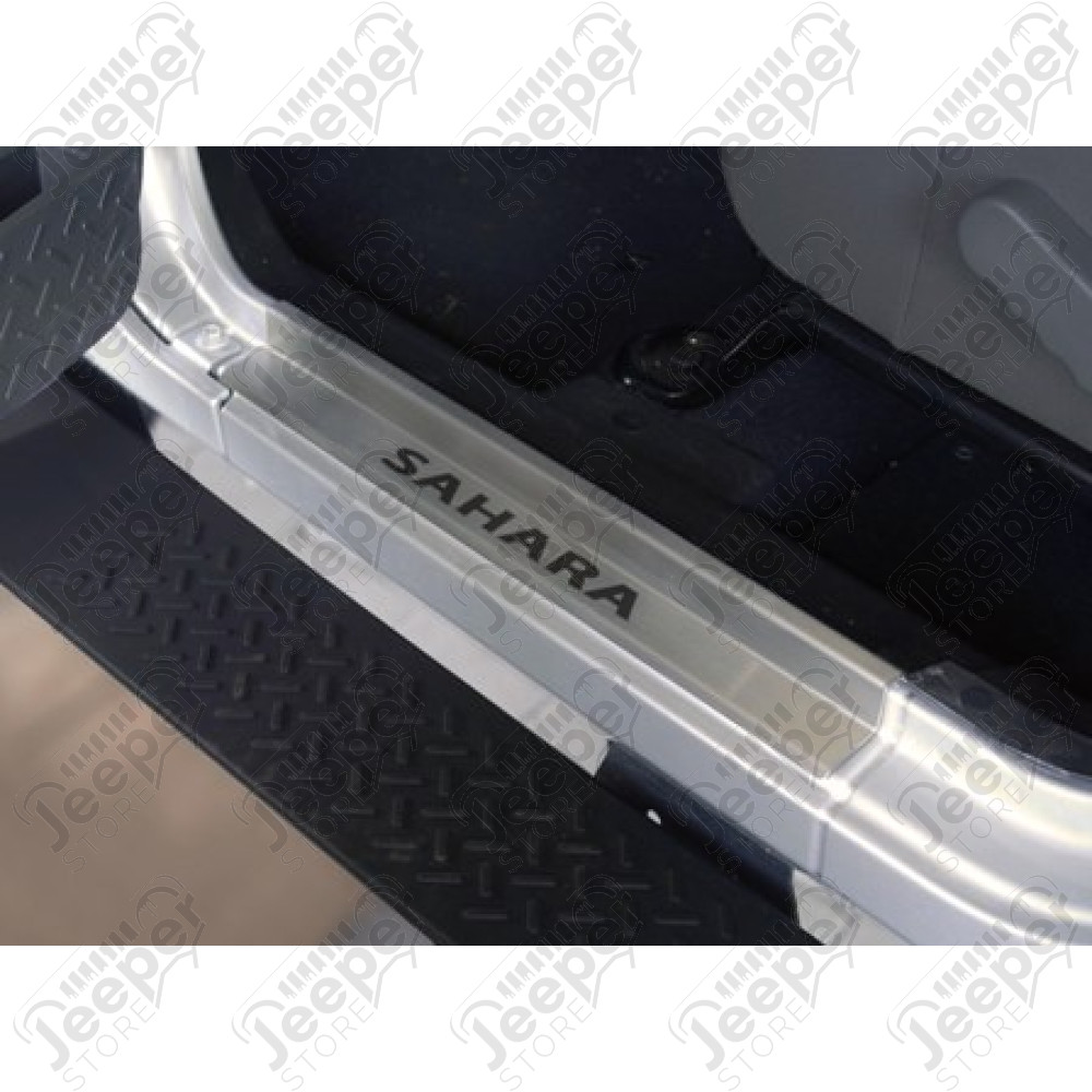 Kit de 2 protections de seuils en acier inox de portes avant (avec 2 autocollants SAHARA) Jeep Wrangler JK (2 ou 4 portes)