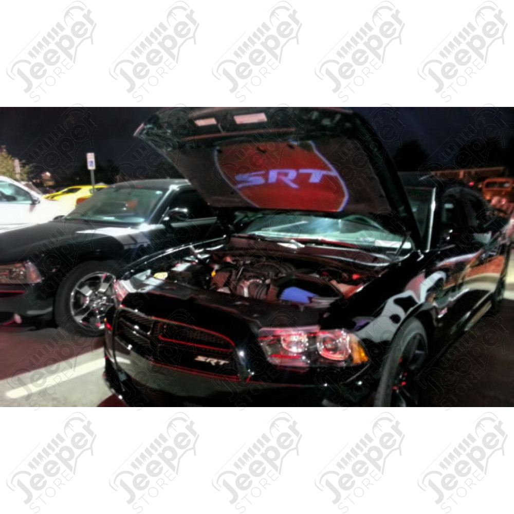 Eclairage Jeep avec LED Soyez à la mode et à la dernière technologie, fixer la LED sous votre porte, (la scie cloche et vendu avec), branchez les 2 fils sur le contacteur de porte et dès que vous ouvrez la porte le logo Jeep apparait au sol !!! La classe