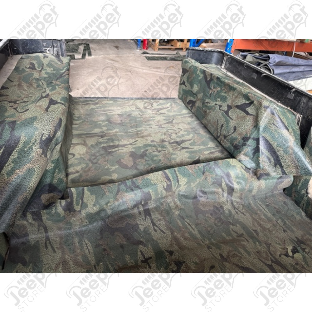 Occasion : Tapis militaire en plastique, 2 passages de roues arrière et sous portes avant, coffre et avant préformés (complet) pour Jeep CJ7 et Wrangler YJ