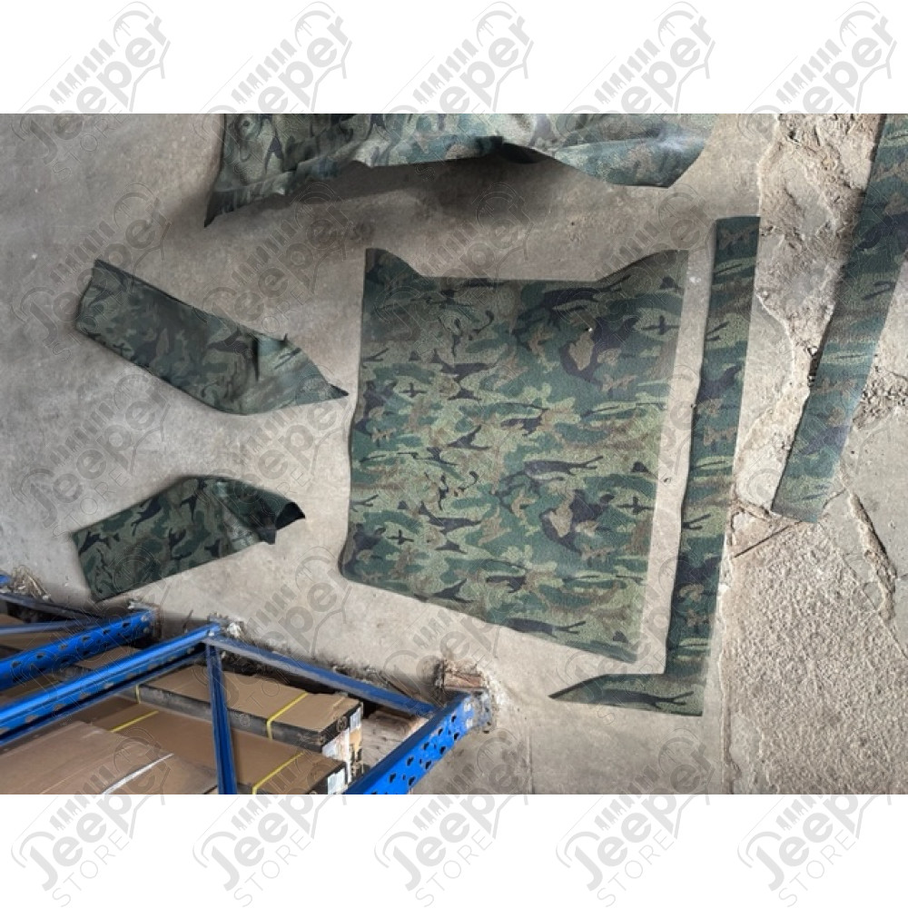 Occasion : Tapis militaire en plastique, 2 passages de roues arrière et sous portes avant, coffre et avant préformés (complet) pour Jeep CJ7 et Wrangler YJ