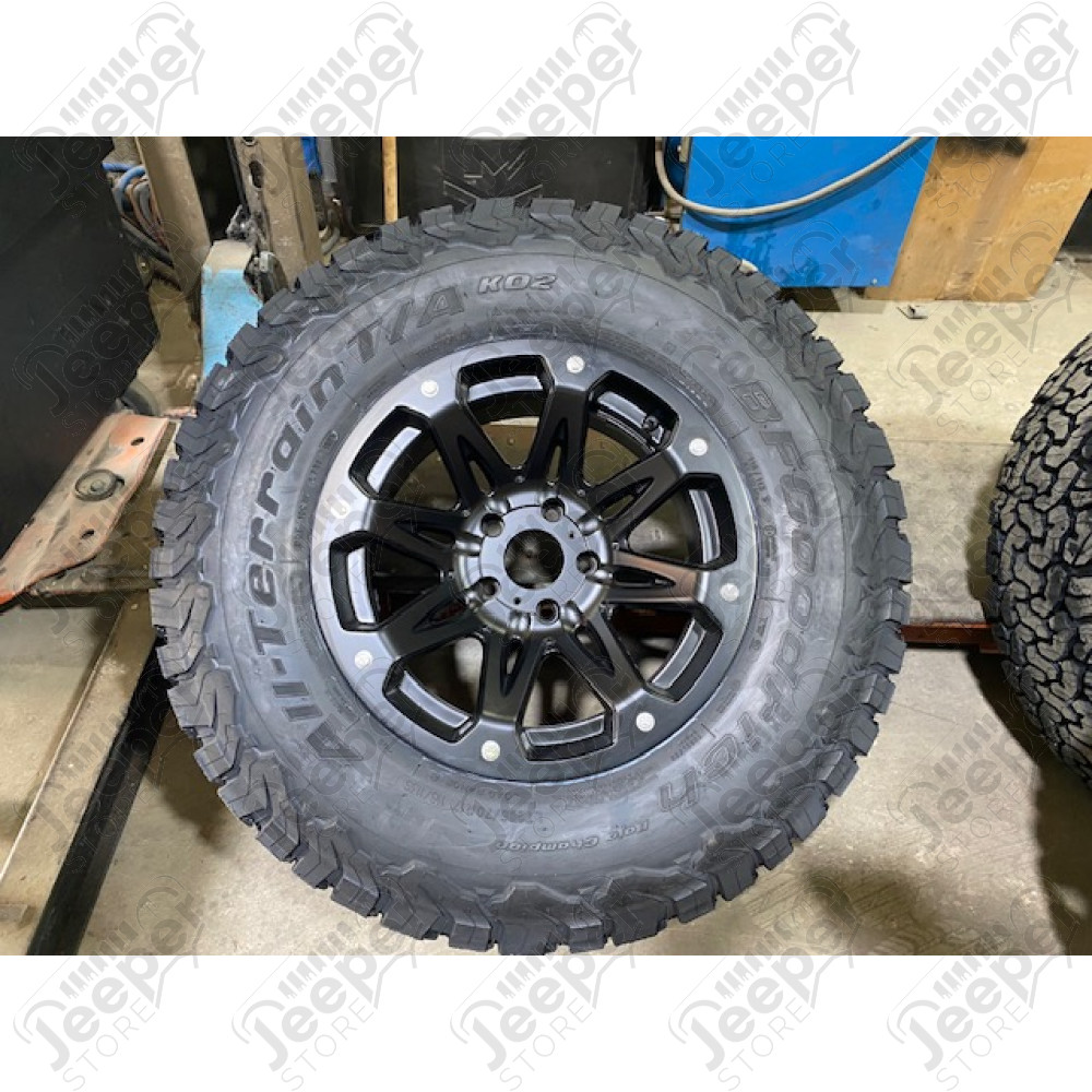 Pack de 5 roues complètes (montées et équilibrées) en 285/70R17 - entraxe: 5x127 - ET: -12 avec pneumatiques mixtes