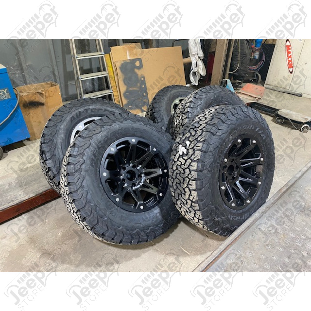 Pack de 5 roues complètes (montées et équilibrées) en 285/70R17 - entraxe: 5x127 - ET: -12 avec pneumatiques mixtes