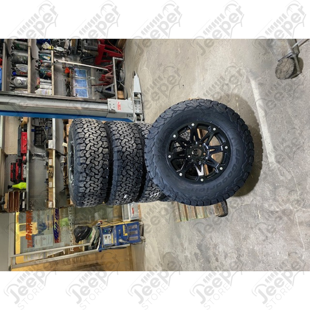 Pack de 5 roues complètes (montées et équilibrées) en 285/70R17 - entraxe: 5x127 - ET: -12 avec pneumatiques mixtes