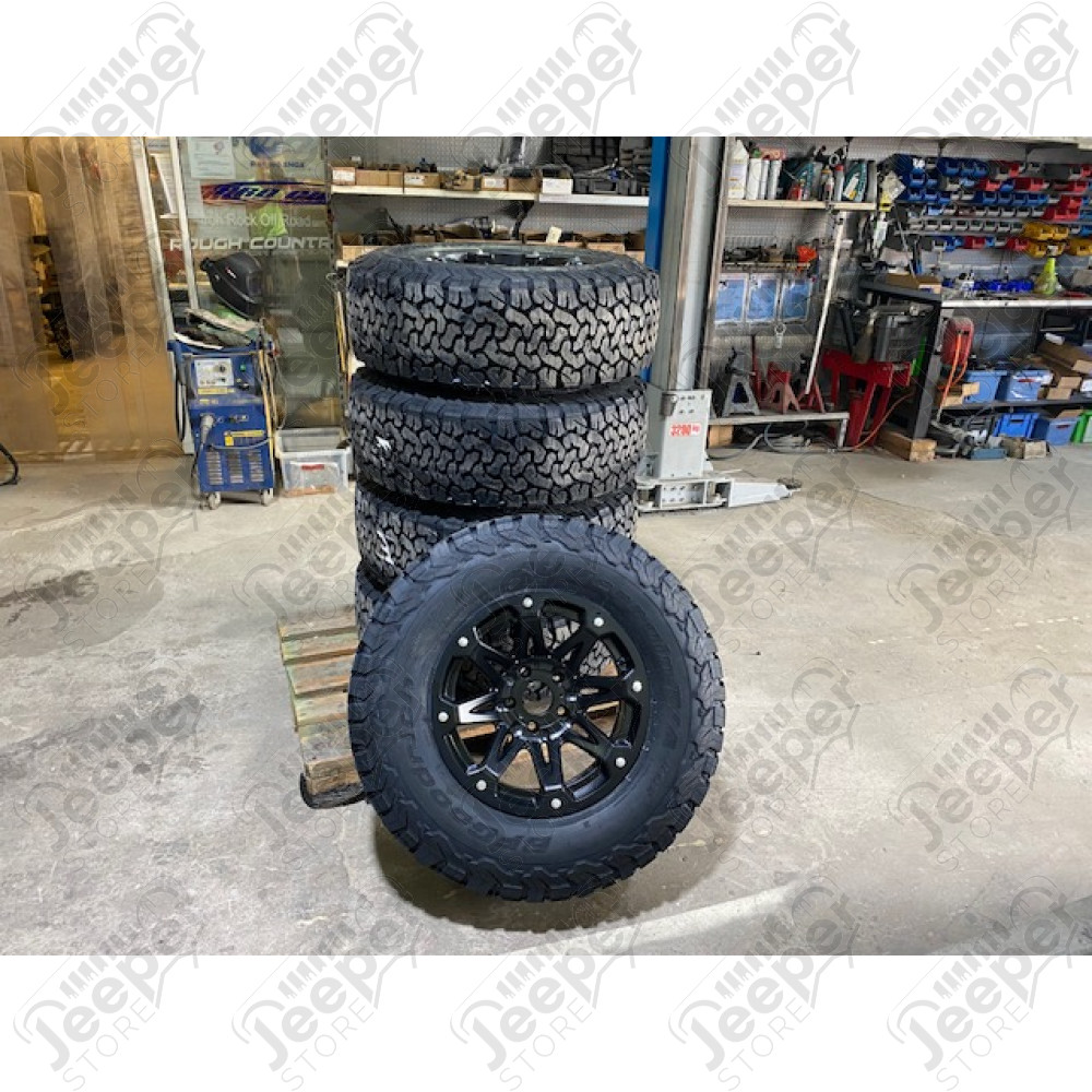 Pack de 5 roues complètes (montées et équilibrées) en 285/70R17 - entraxe: 5x127 - ET: -12 avec pneumatiques mixtes
