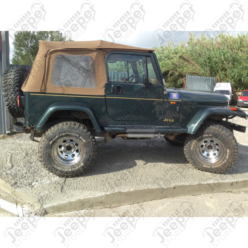 A VENDRE D'OCCASION: Jeep Wrangler YJ 4.0L année: 14/07/1992 4.0L essence 23 chevaux prix carte grise 391€ dans le gard 4 places accessoires et entretien: kit rehausse 4'' skyjacker body lift 2'' 5 jantes acier chromé 10x15 5 pneus BF Goodrich MU
