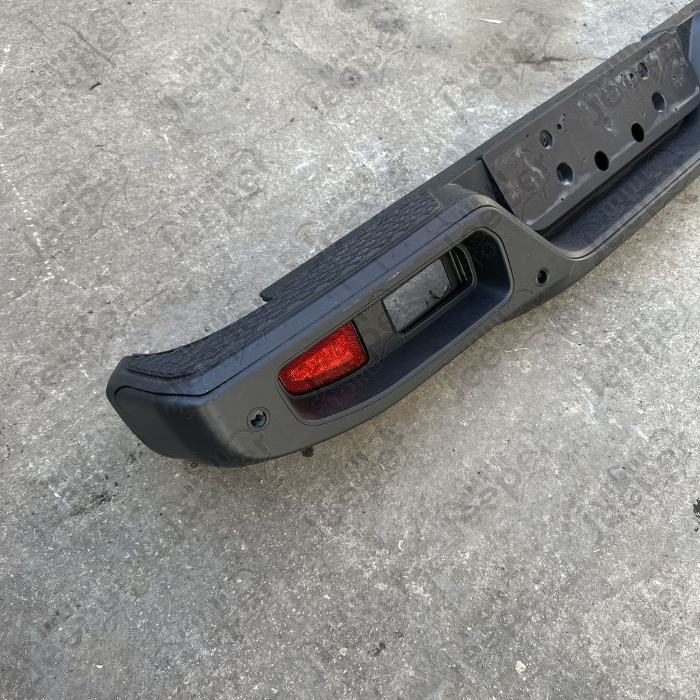 Occasion : Pare chocs arrière origine avec anti brouillard pour Jeep Gladiator JT (2020-)