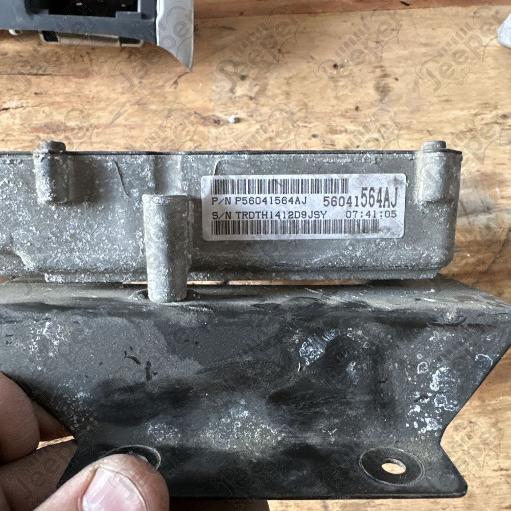 Occasion : Calculateur moteur 3.7L V6 pour Jeep Cherokee Liberty KJ (2002-2003)
