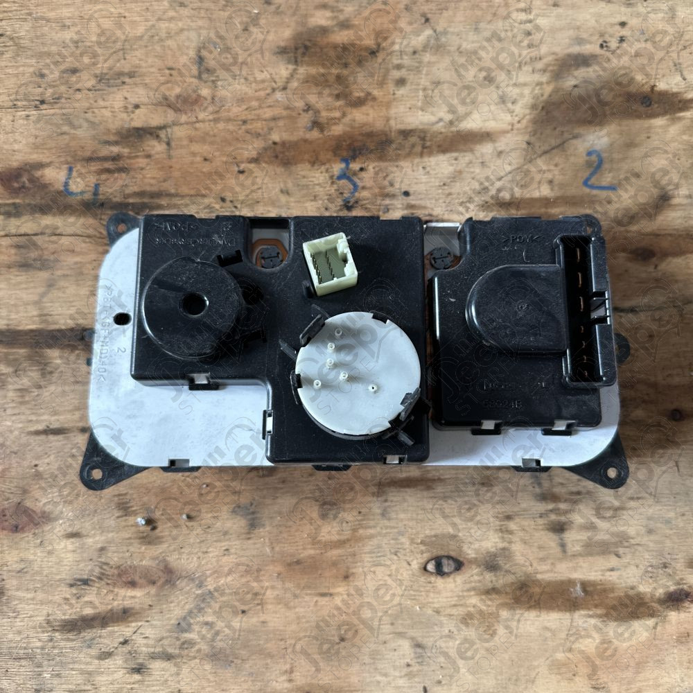 Occasion : Bouton tableau de bord pour Jeep Cherokee Liberty KJ (2002-2003)
