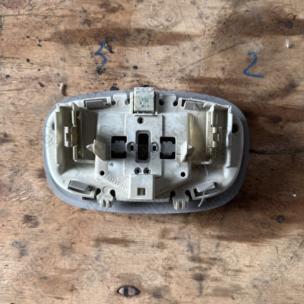 Occasion : Plafonnier coffre pour Jeep Cherokee Liberty KJ (2002-2003)