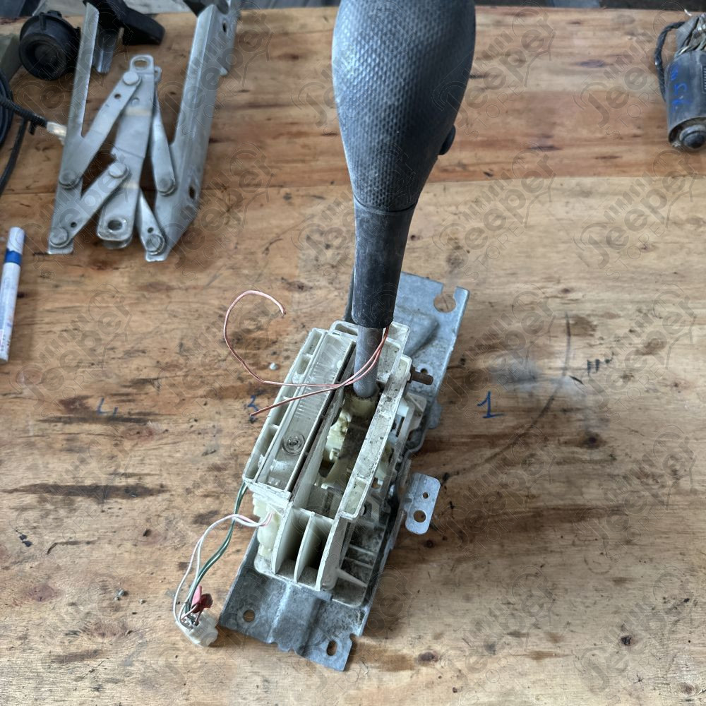 Occasion : Levier de vitesses boîte automatique (conduite anglaise) pour Jeep Cherokee Liberty KJ (2002-2004)