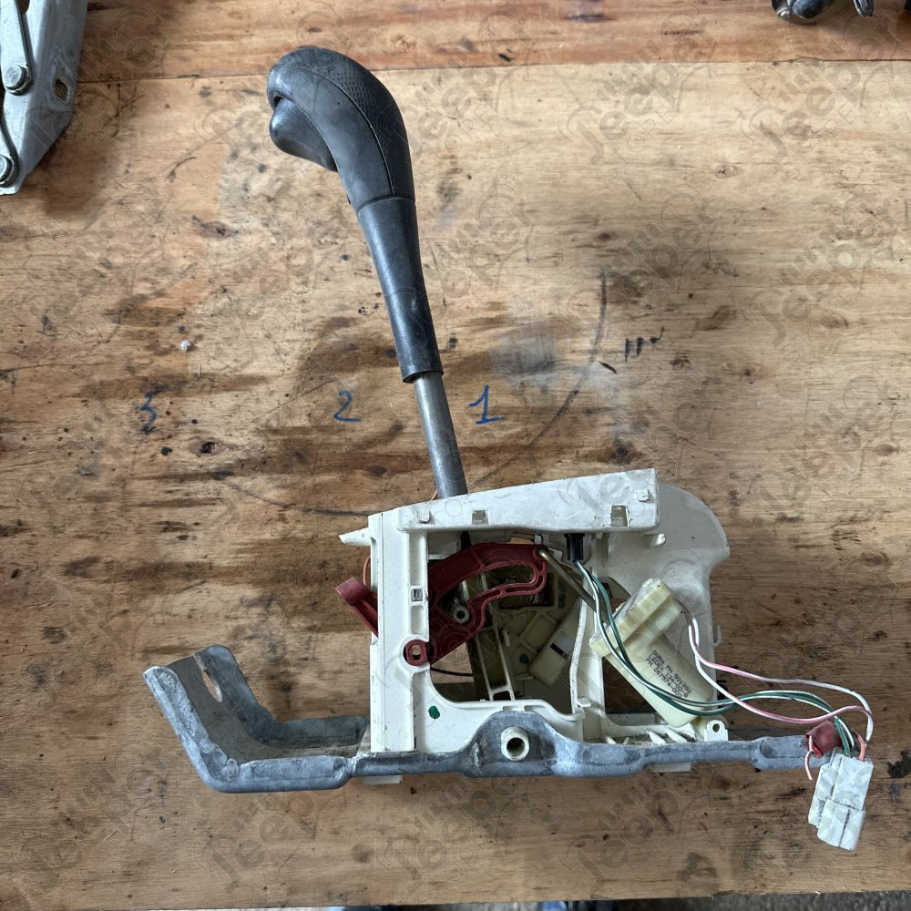 Occasion : Levier de vitesses boîte automatique (conduite anglaise) pour Jeep Cherokee Liberty KJ (2002-2004)