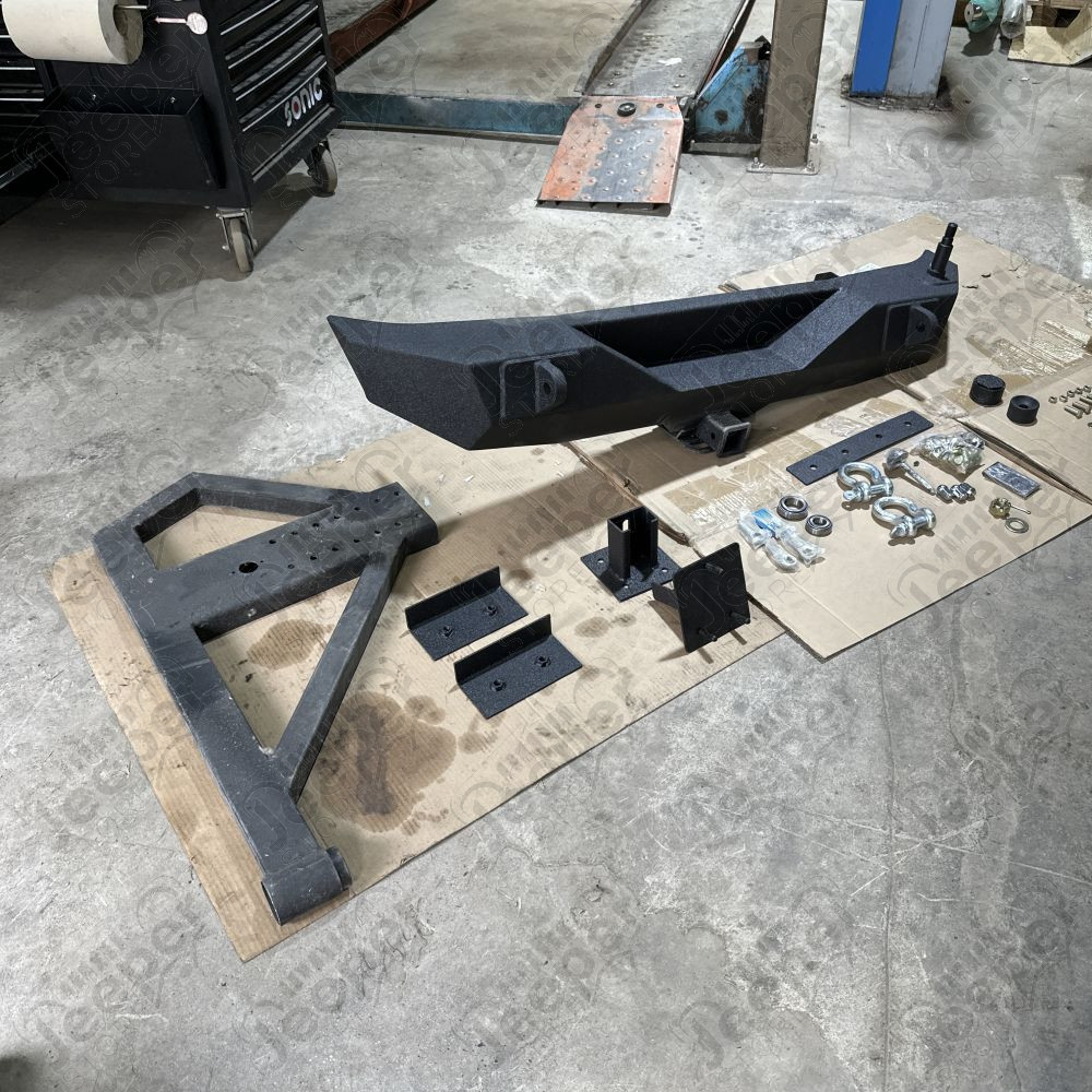 Occasion : Pare chocs arrière avec porte roue de secours (incomplet) pour Jeep Wrangler JK (2007-2018)