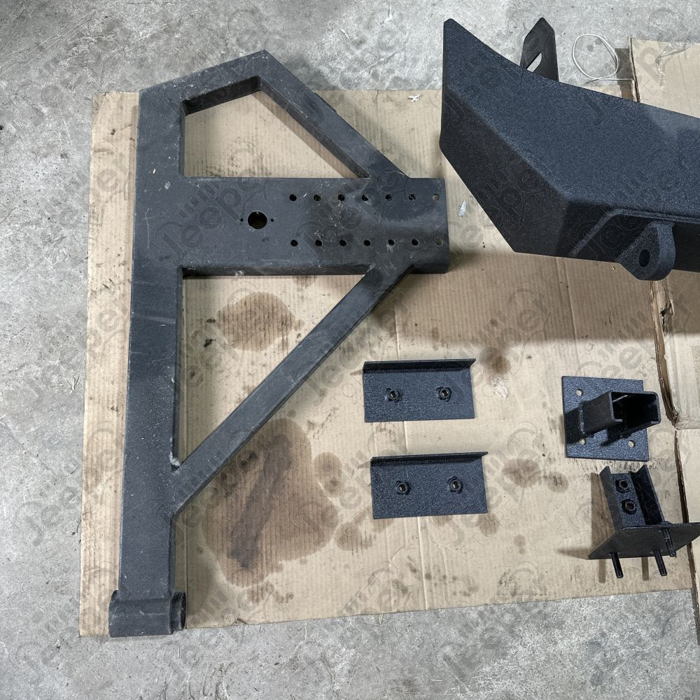Occasion : Pare chocs arrière avec porte roue de secours (incomplet) pour Jeep Wrangler JK (2007-2018)
