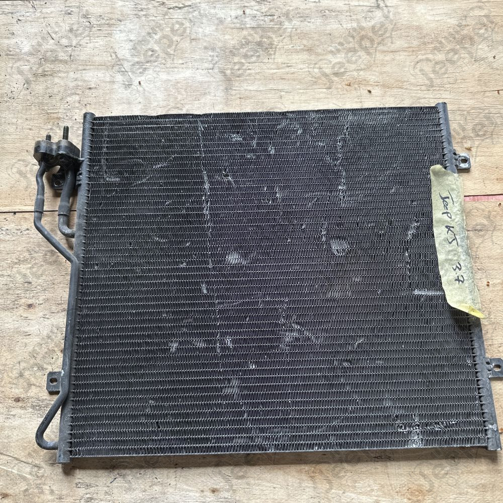 Occasion : Radiateur de climatisation (condenser) 3.7L V6 (conduite anglaise) pour Jeep Cherokee Liberty KJ (2002-2004)