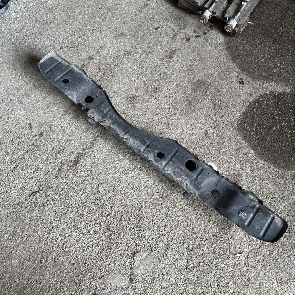 Occasion : Traverse acier arrière de pare chocs pour Jeep Cherokee Liberty KJ (2002-2004)