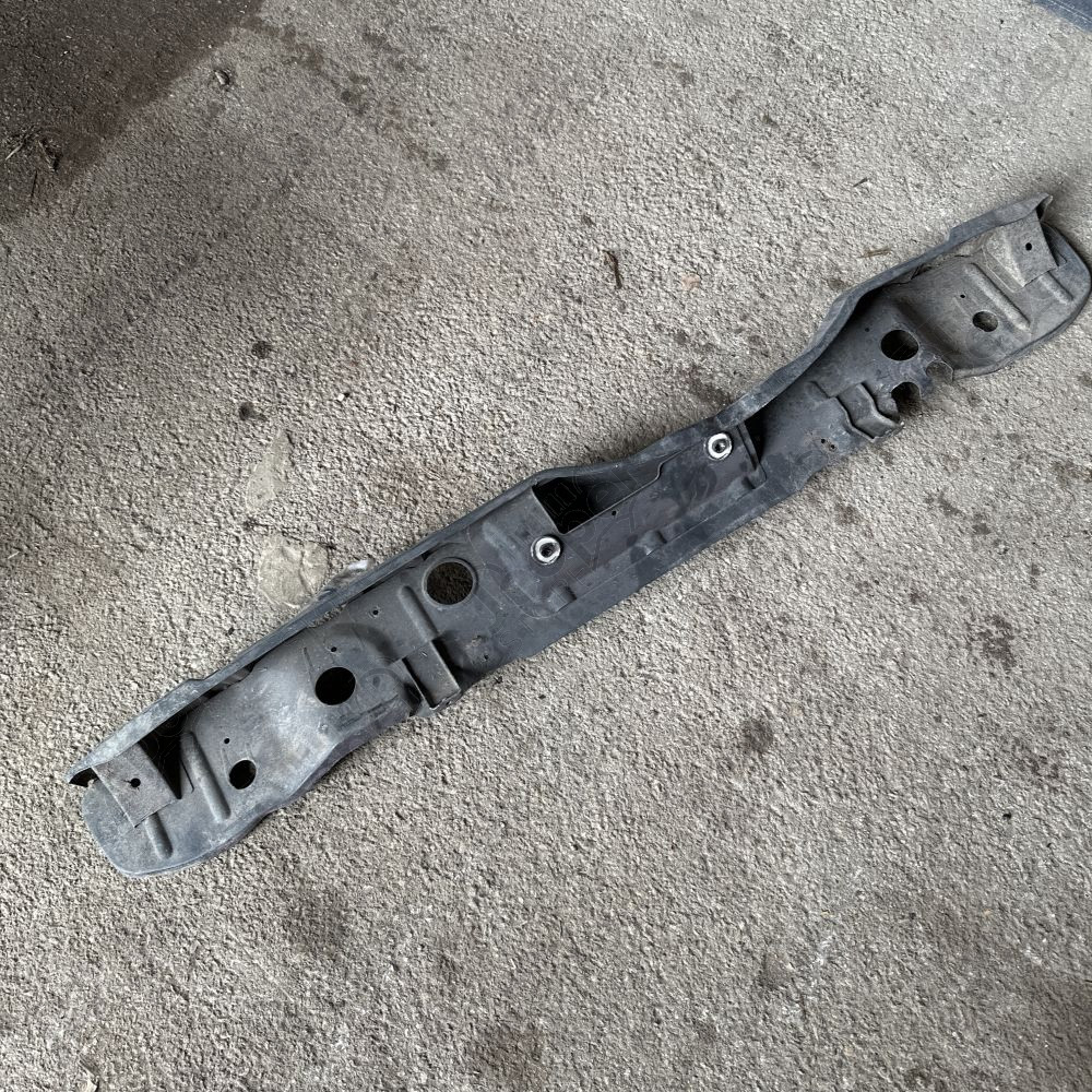 Occasion : Traverse acier arrière de pare chocs pour Jeep Cherokee Liberty KJ (2002-2004)