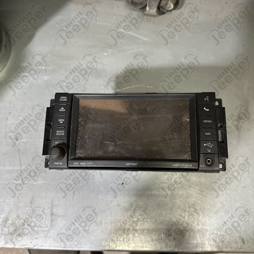 Occasion : Autoradio origine vernis sur vitre hs pour Jeep Wrangler JK (2011-2018)