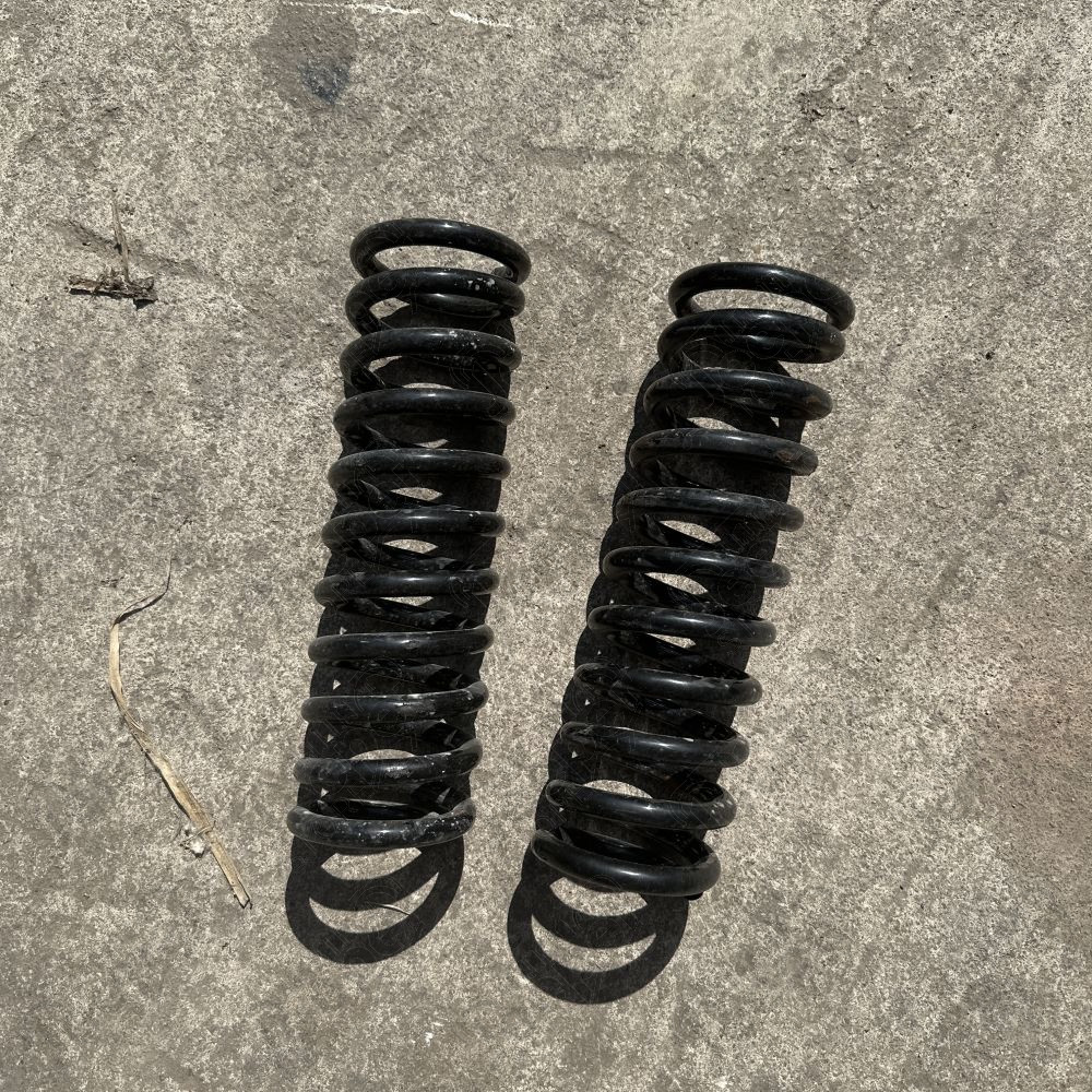 Occasion : Lot 2 ressorts avant origine 3.7L V6 pour Jeep Cherokee Liberty KJ (2002-2007)