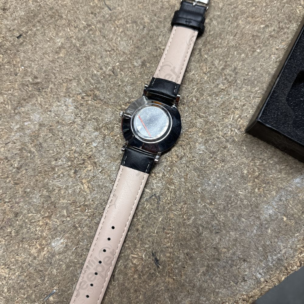 Montre Jeep avec calandre noir