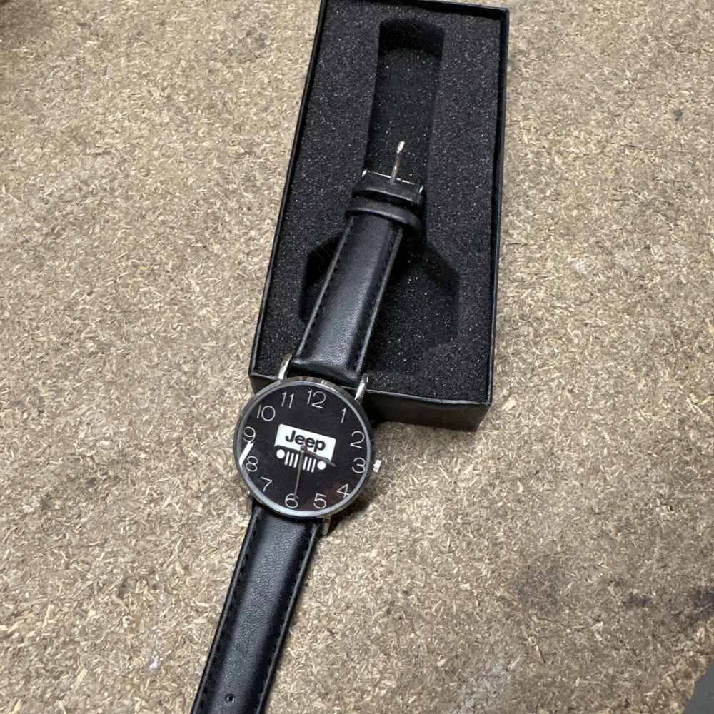 Montre Jeep avec calandre noir