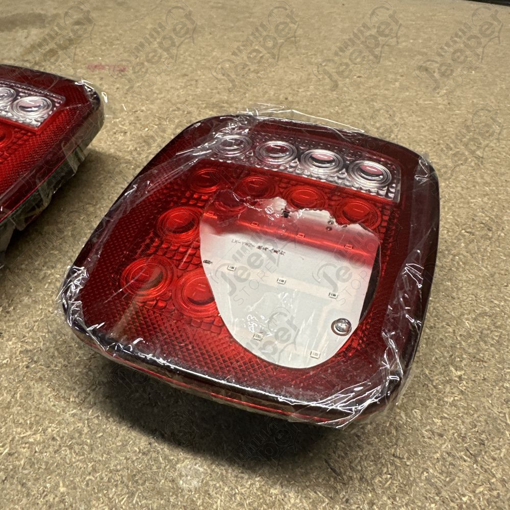 Occasion : Kit 2 feux arrière US plat (1 cassé) pour CJ5, CJ6, CJ7, CJ8, YJ, TJ