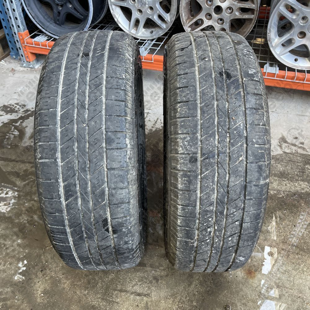 Occasion : Lot 2 de pneus Hankook Dynapro 235/65R17 - Pneus 4x4 d'occasion