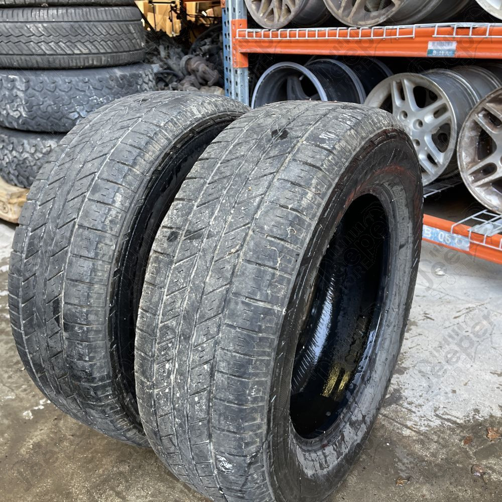 Occasion : Lot 2 de pneus Hankook Dynapro 235/65R17 - Pneus 4x4 d'occasion
