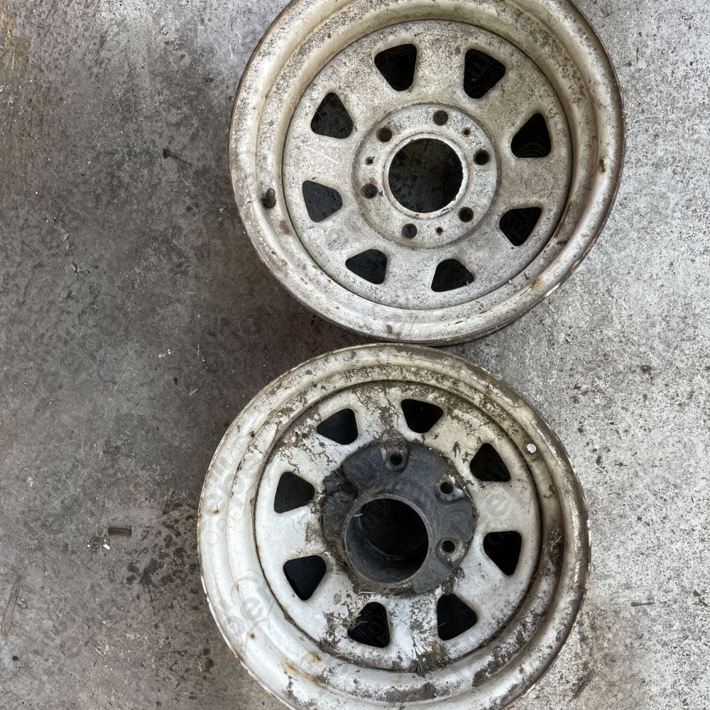 Occasion : Lot de 2 jantes Acier blanche 8x15 / 6x139.7