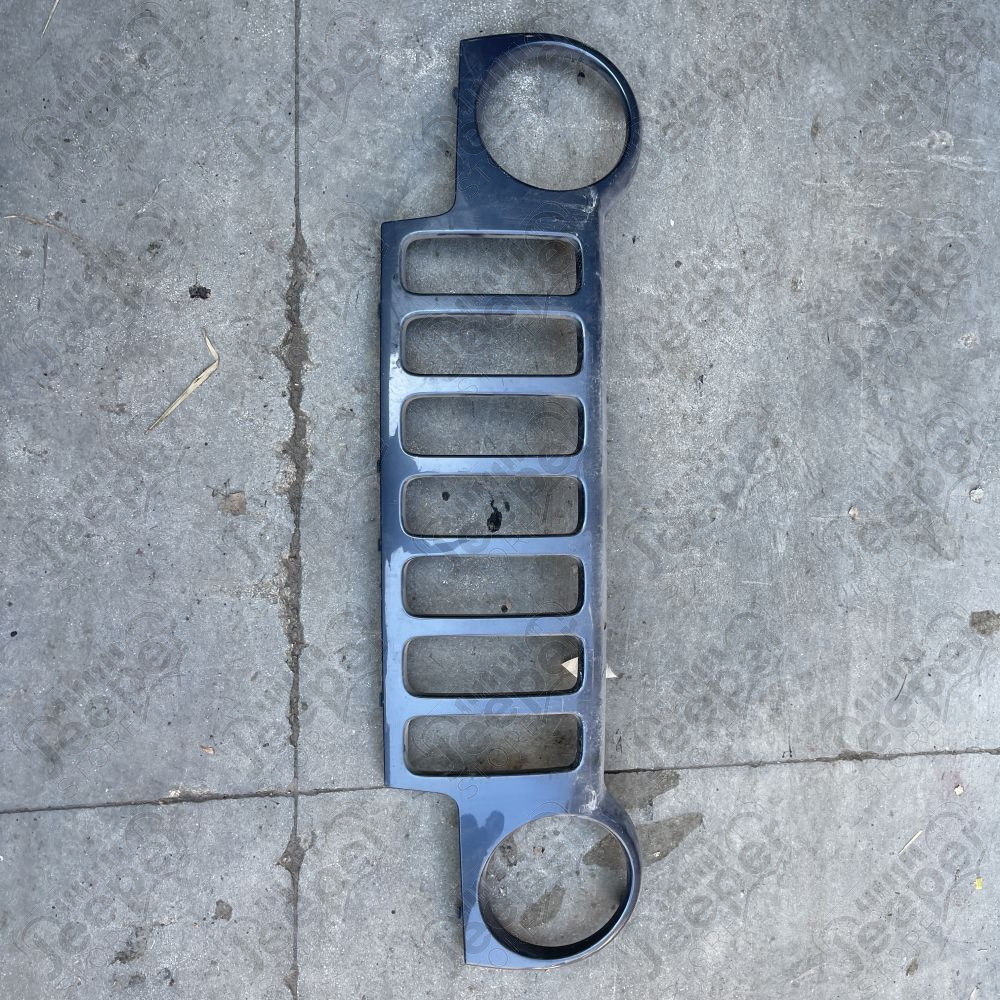 Occasion : Calandre gris/bleu phase 1 pour Jeep Cherokee Liberty KJ (2002-2004)