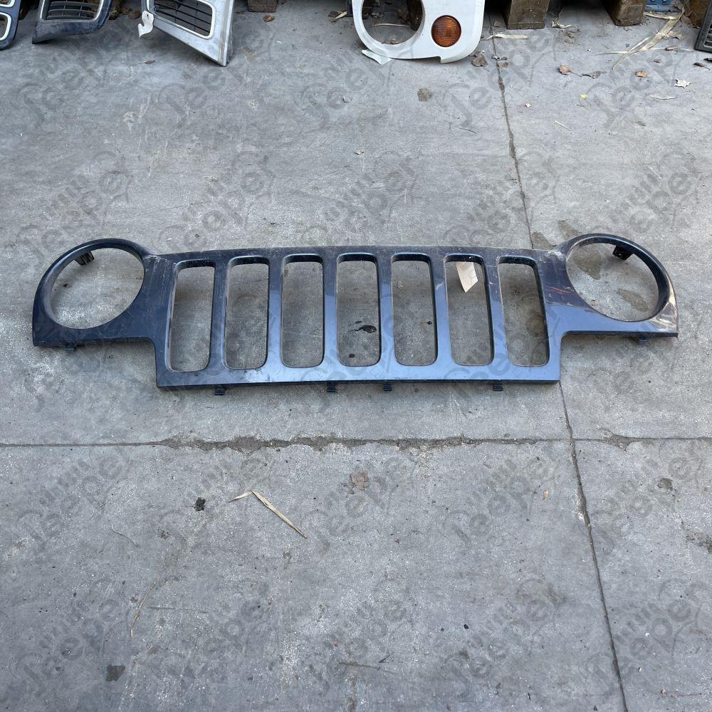 Occasion : Calandre gris/bleu phase 1 pour Jeep Cherokee Liberty KJ (2002-2004)