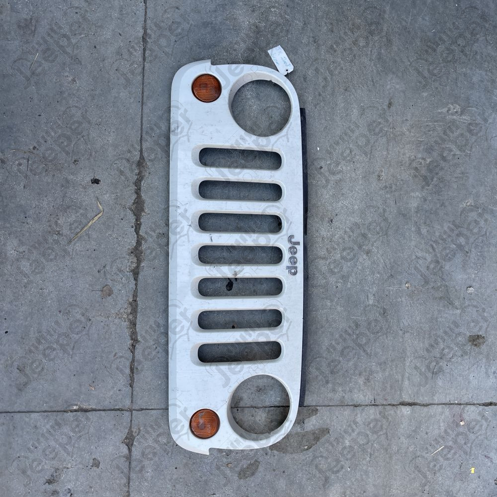 Occasion : Calandre blanche avec 2 clignotants pour Jeep Wrangler JK (2007-2018)