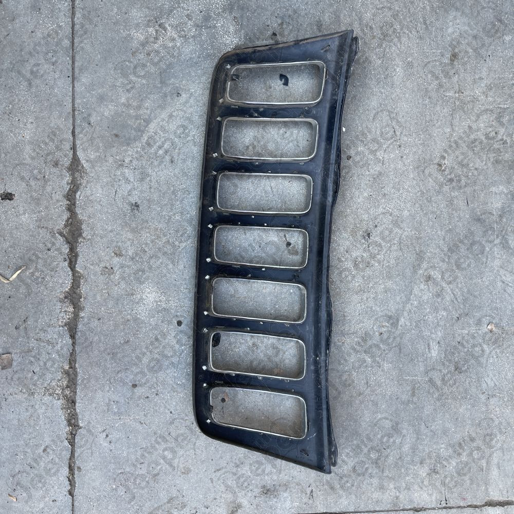 Occasion : Calandre noir insert chromé phase 2 pour Jeep Grand Cherokee WJ, WG (2003-2004)
