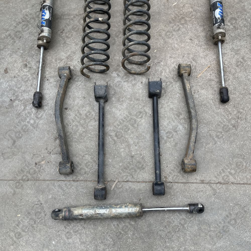 Occasion : Kit rehausse 4’ (+10cm) OME avec amortisseurs Fox 2.0 réglable pour Jeep Wrangler JK (2007-2018)