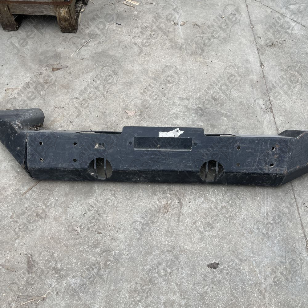 Occasion : Pare chocs avant avec porte treuil (partie centrale) Rugged Ridge pour Jeep Wrangler JK (2007-2018)