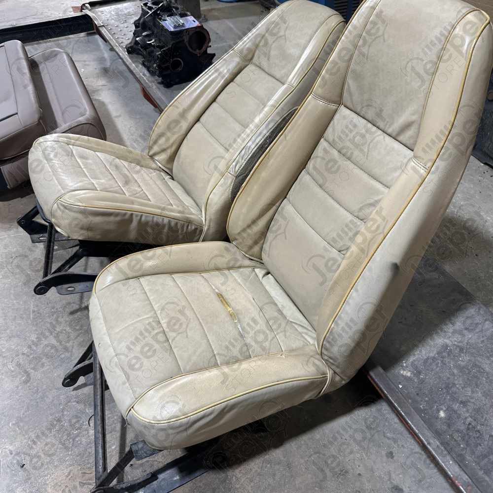 Occasion : Lot de 2 sièges avant origine beige pour CJ7, CJ8, YJ (1976-1995)