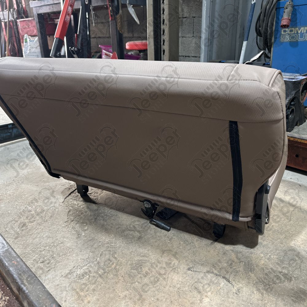 Occasion : Banquette arrière rabatable couleur marron/beige pour CJ5, CJ6, CJ7, CJ8, YJ (1976-1995)