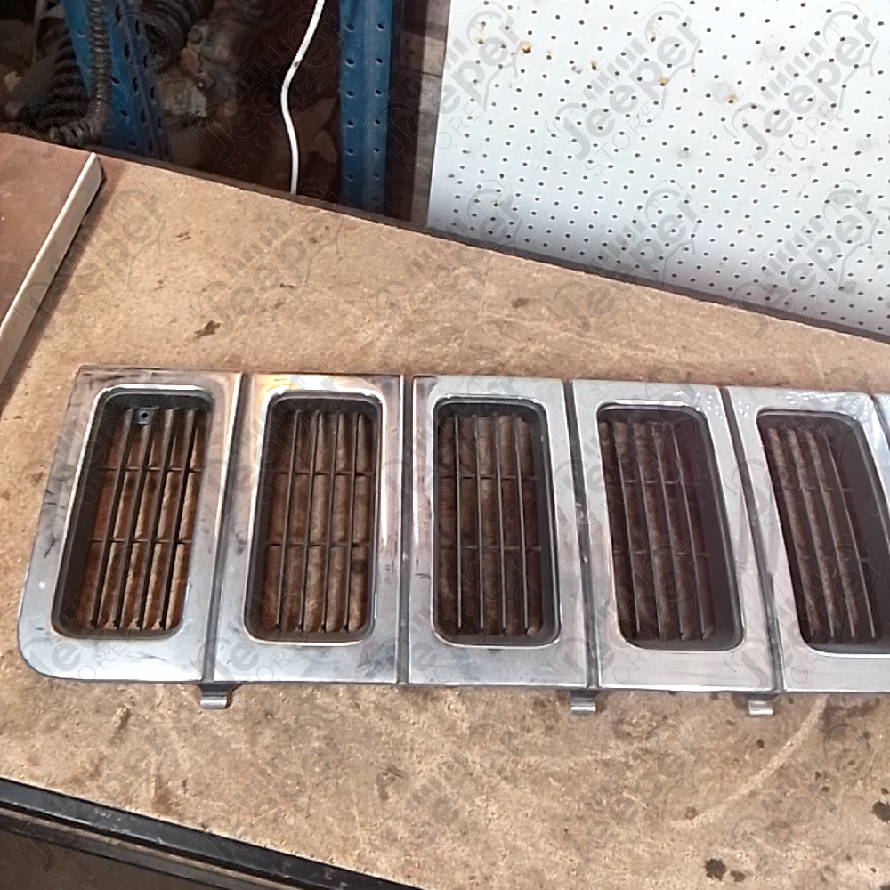 Occasion : Calandre chrome pour Jeep Grand Cherokee ZJ, ZG