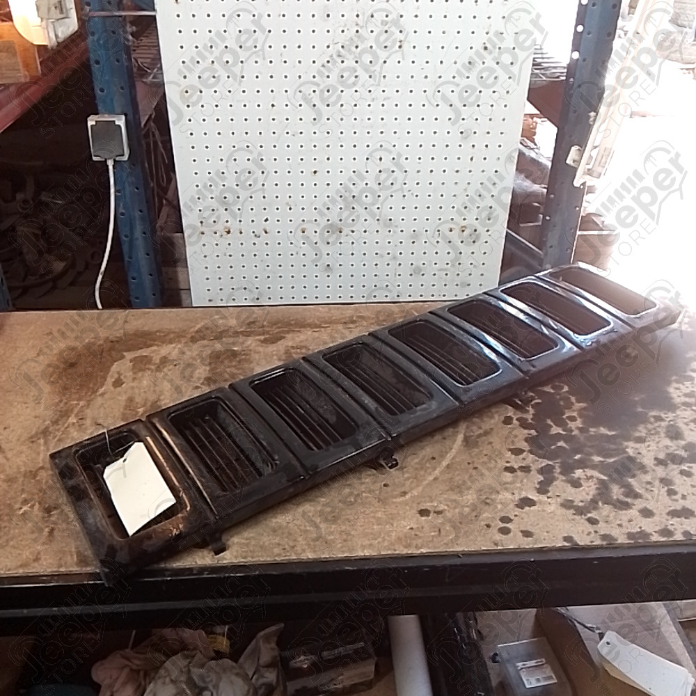 Occasion : Calandre noire pour Jeep Grand Cherokee ZJ, ZG
