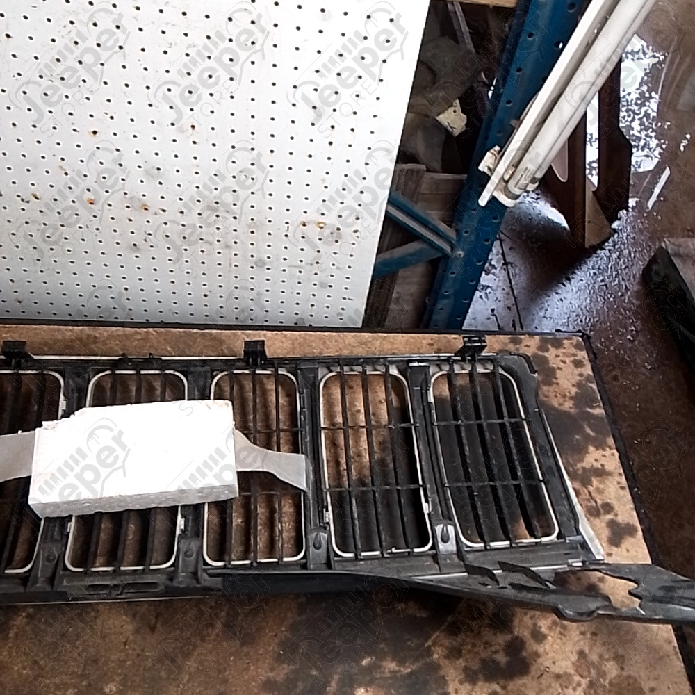 Occasion : Calandre grise pour Jeep Grand Cherokee WH, WK