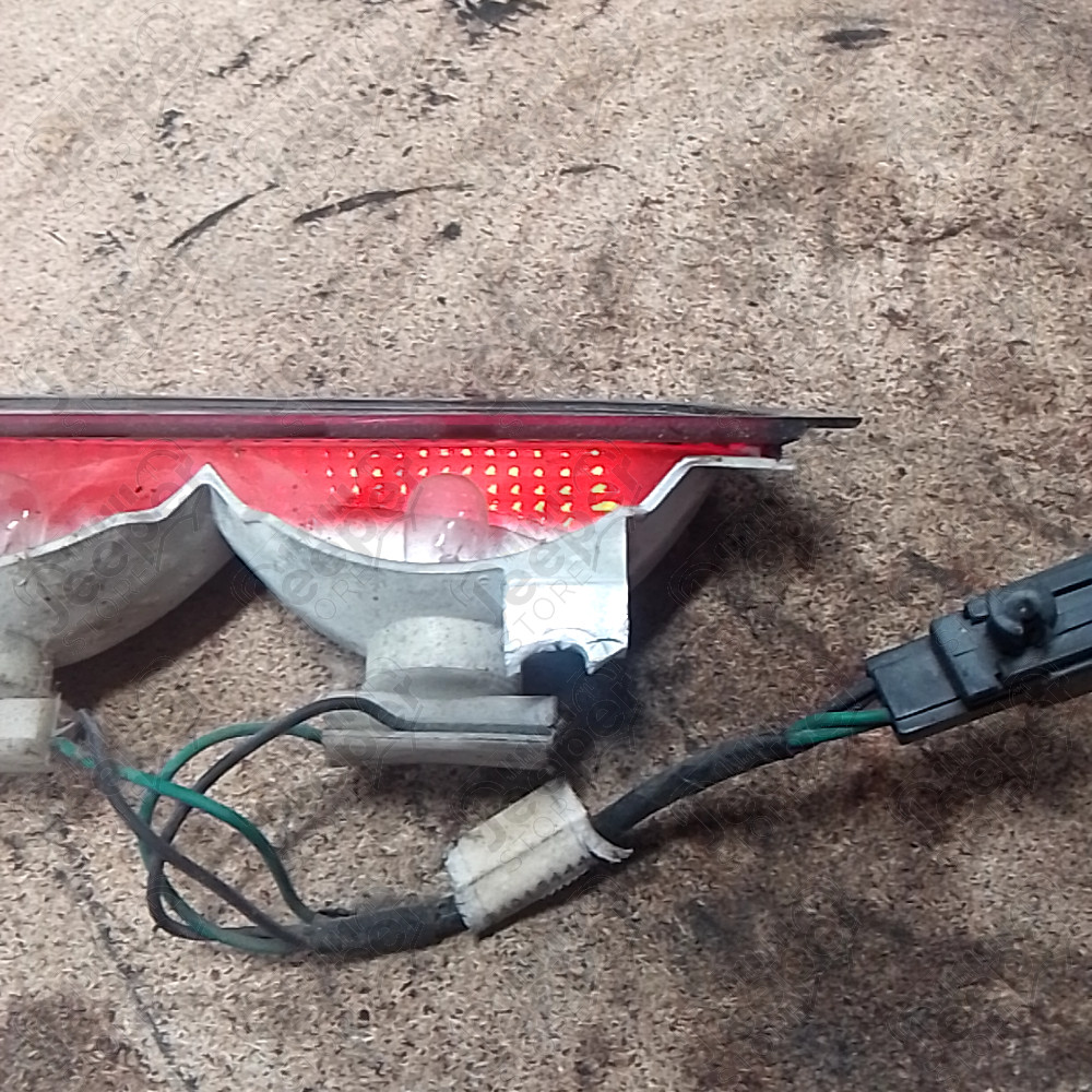 Occasion : 3eme feu stop (fixation cassée) pour Jeep Grand Cherokee ZJ, ZG