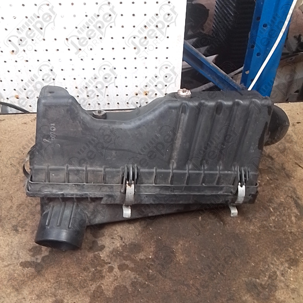 Occasion : Boîte à air pour 4.0L essence (dessous cassé) pour Jeep Cherokee XJ