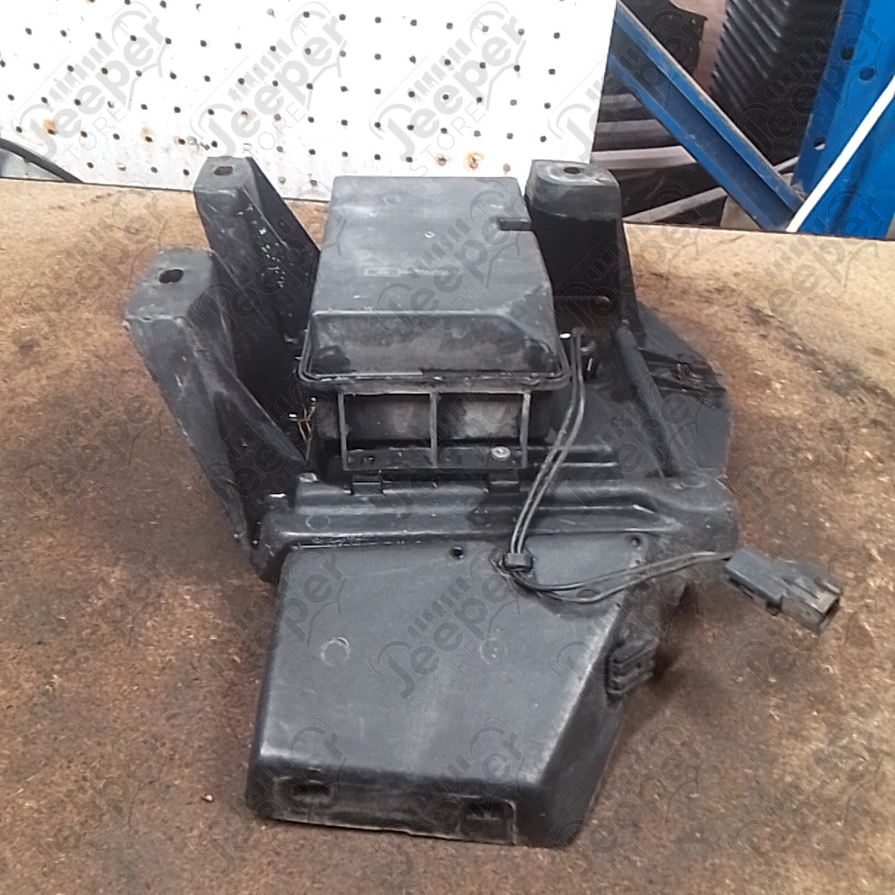 Occasion : Support de batterie avec réservoir d'air de régulateur de vitesses. pour Jeep Wrangler TJ