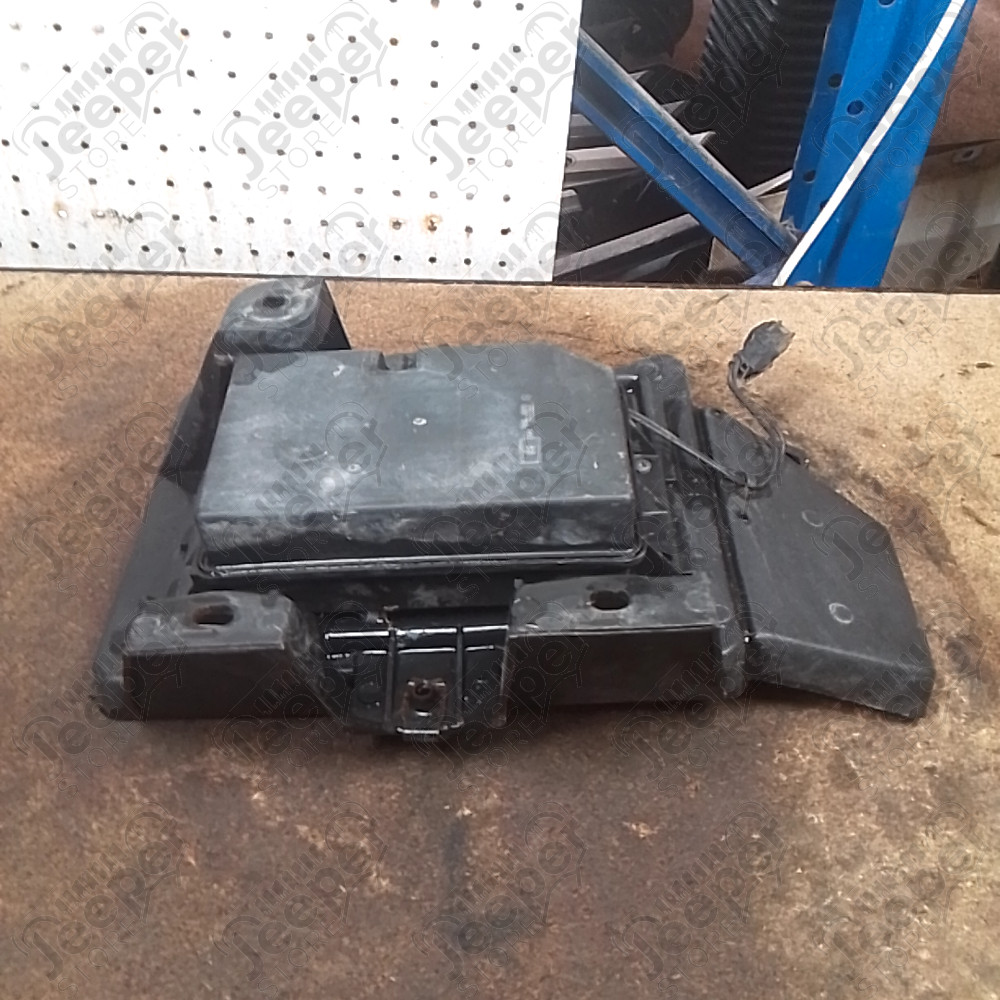 Occasion : Support de batterie avec réservoir d'air de régulateur de vitesses. pour Jeep Wrangler TJ