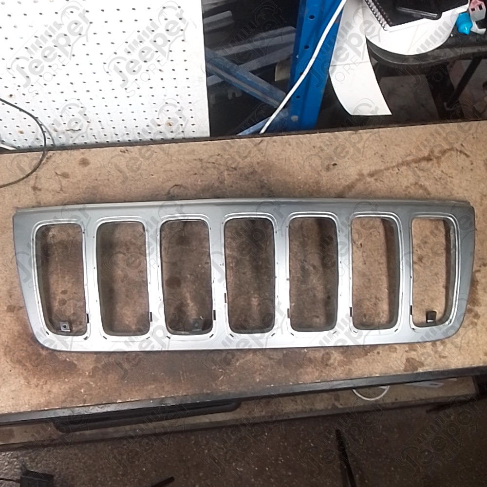 Occasion : Calandre grise (sans les inserts) pour Jeep Grand Cherokee WJ, WG