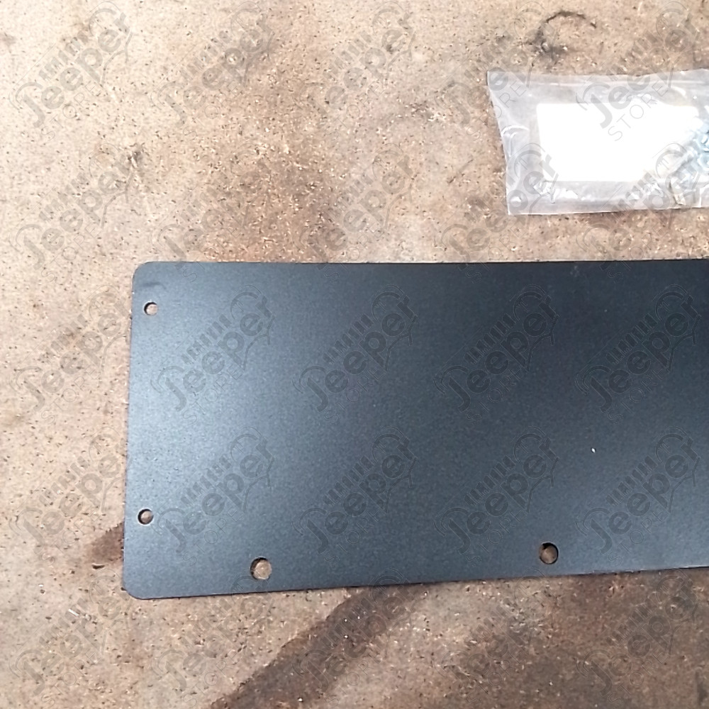 Occasion : Plaque de fermeture treuil pour pare chocs avant AEV pour Jeep Wrangler JK