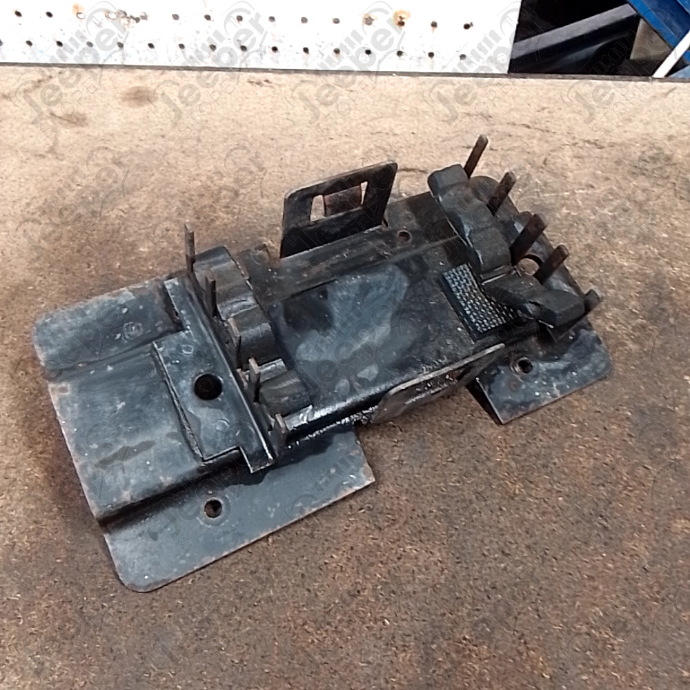 Occasion : Fixation de cric d'origine sur aile droite pour Jeep Wrangler YJ