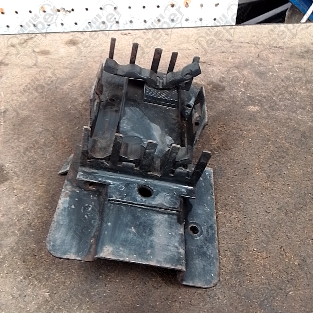 Occasion : Fixation de cric d'origine sur aile droite pour Jeep Wrangler YJ