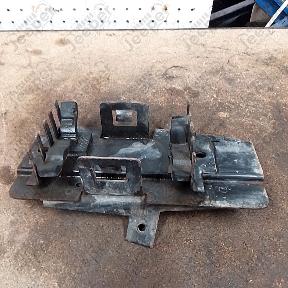 Occasion : Fixation de cric d'origine sur aile droite pour Jeep Wrangler YJ