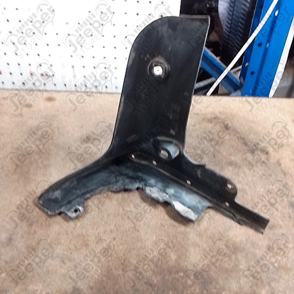Occasion : Fixation de bas de caisse gauche pour Porsche Boxster 986 2.5L essence phase 1