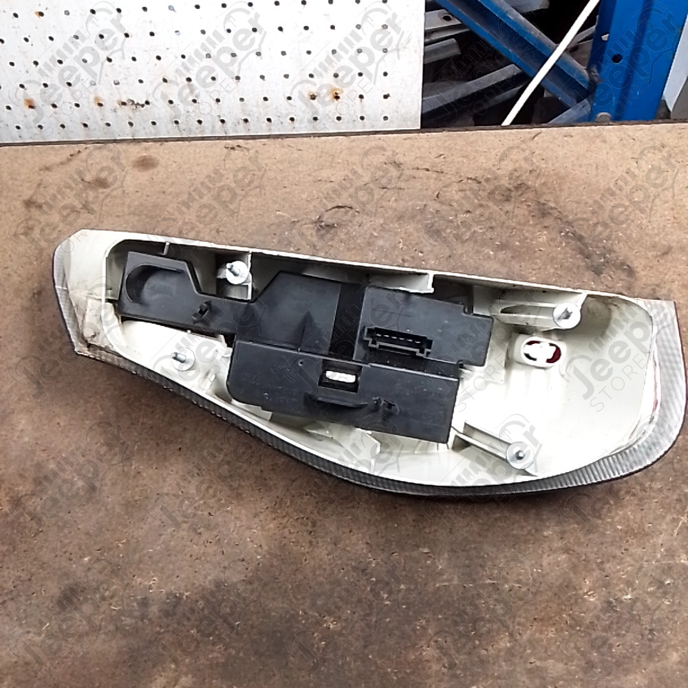 Occasion : Feu arrière gauche pour Porsche Boxster 986 2.5L essence phase 1 